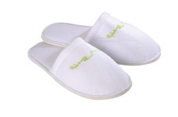 WHITE, VELOURS SLIPPERS WITH COVERED TOES